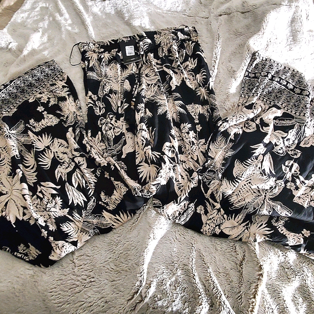 NWT Beautiful Tropical Palazzo Pants